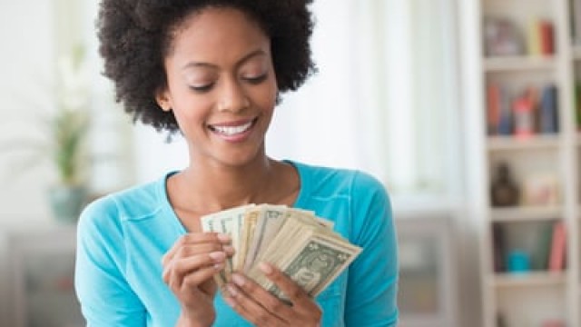 1 Stock Yielding 8.6% vs. 1 Stock Yielding 5.2%: Which Is Better for Passive Income Investors?