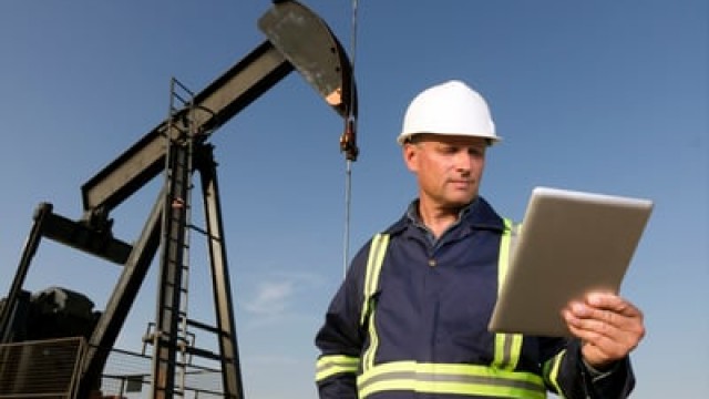 2 No-Brainer Energy Stocks to Buy Right Now for Less Than $500