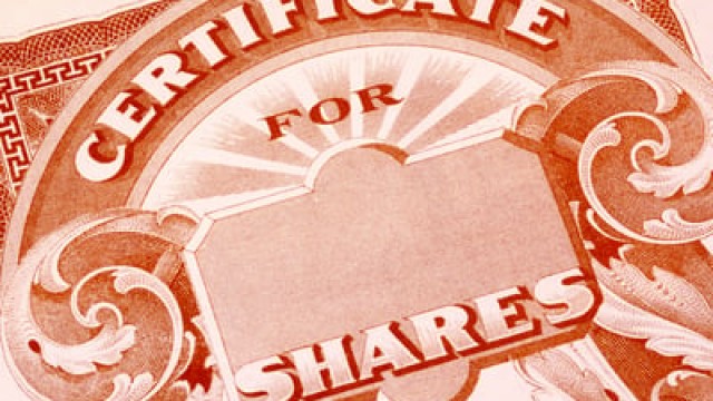 2 Stock-Split Stocks Billionaires Are Buying Hand Over Fist, and 1 They've Sent to the Chopping Block