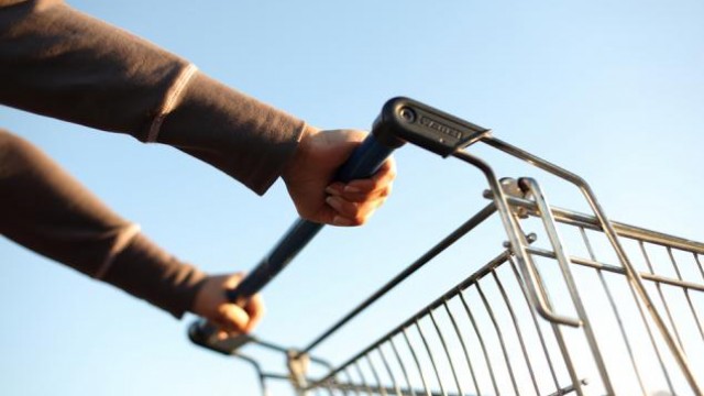 2 Supermarket Stocks Grabbing Attention on Strong Industry Trends