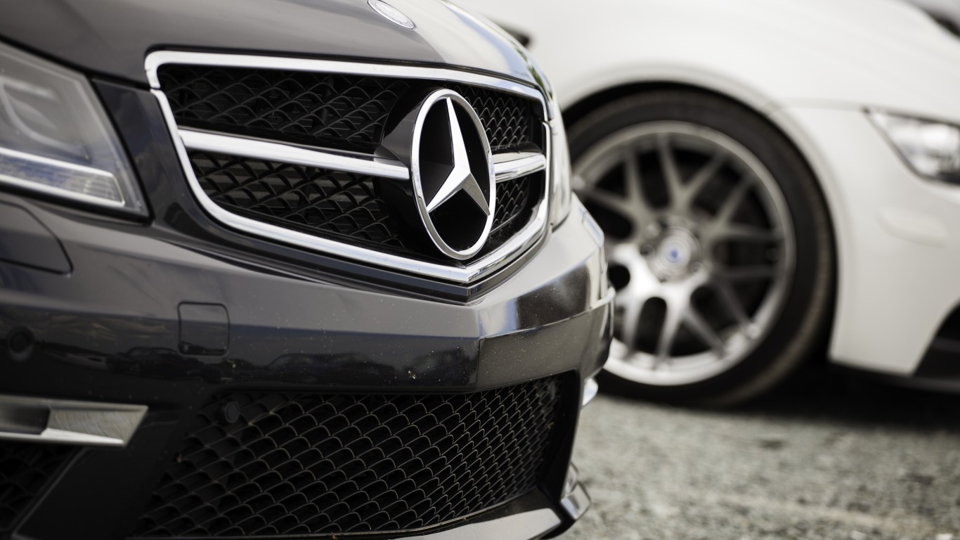 Foto von 20 Incredible Facts That Show Why People Love Mercedes-Benz Cars So Much