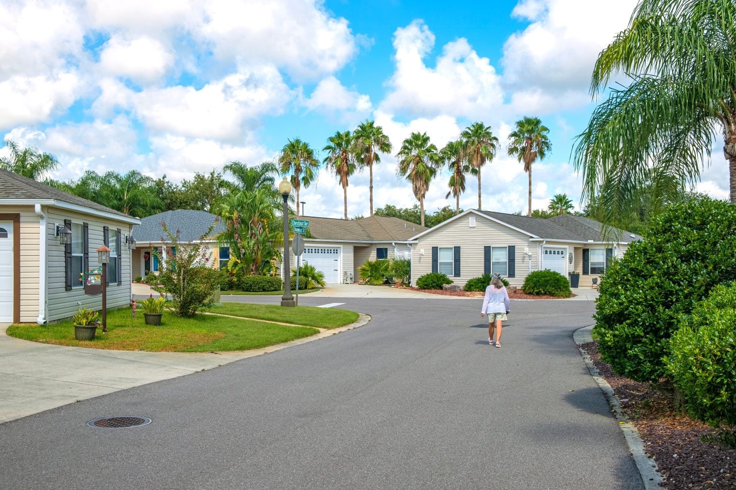 $2,500 a Month in The Villages: Here’s How to Retire There at 62 Without Touching Your Savings