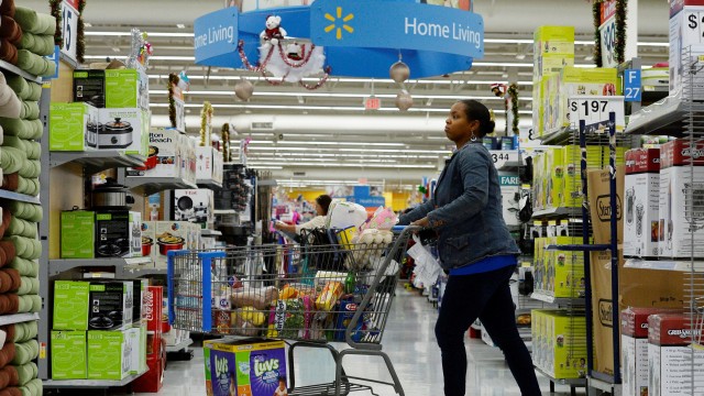 3 big trends are working in Walmart's favor