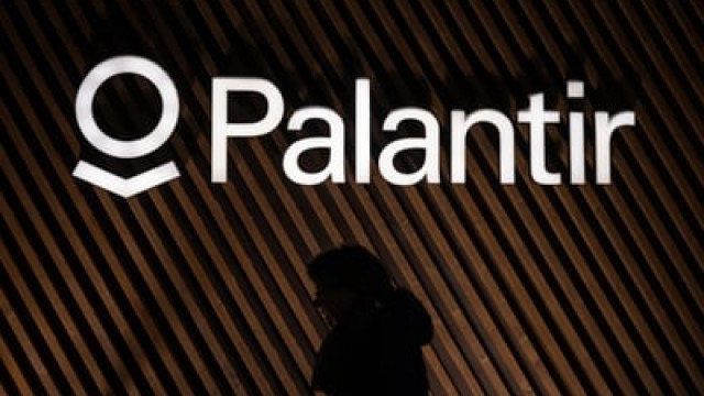 3 Reasons to Buy Palantir Stock (and 1 Reason to Avoid It)