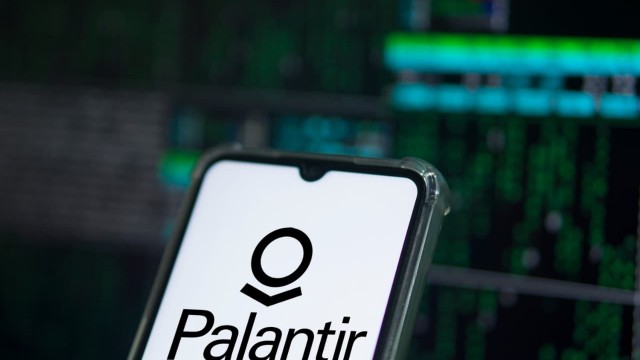 3 reasons to buy Palantir stock right now