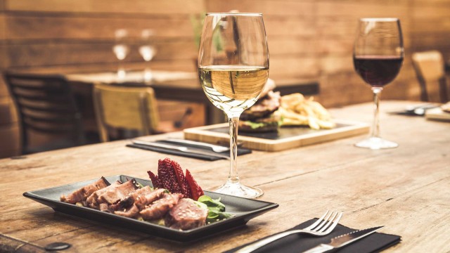 3 Restaurant Stocks to Buy Now: May 2024