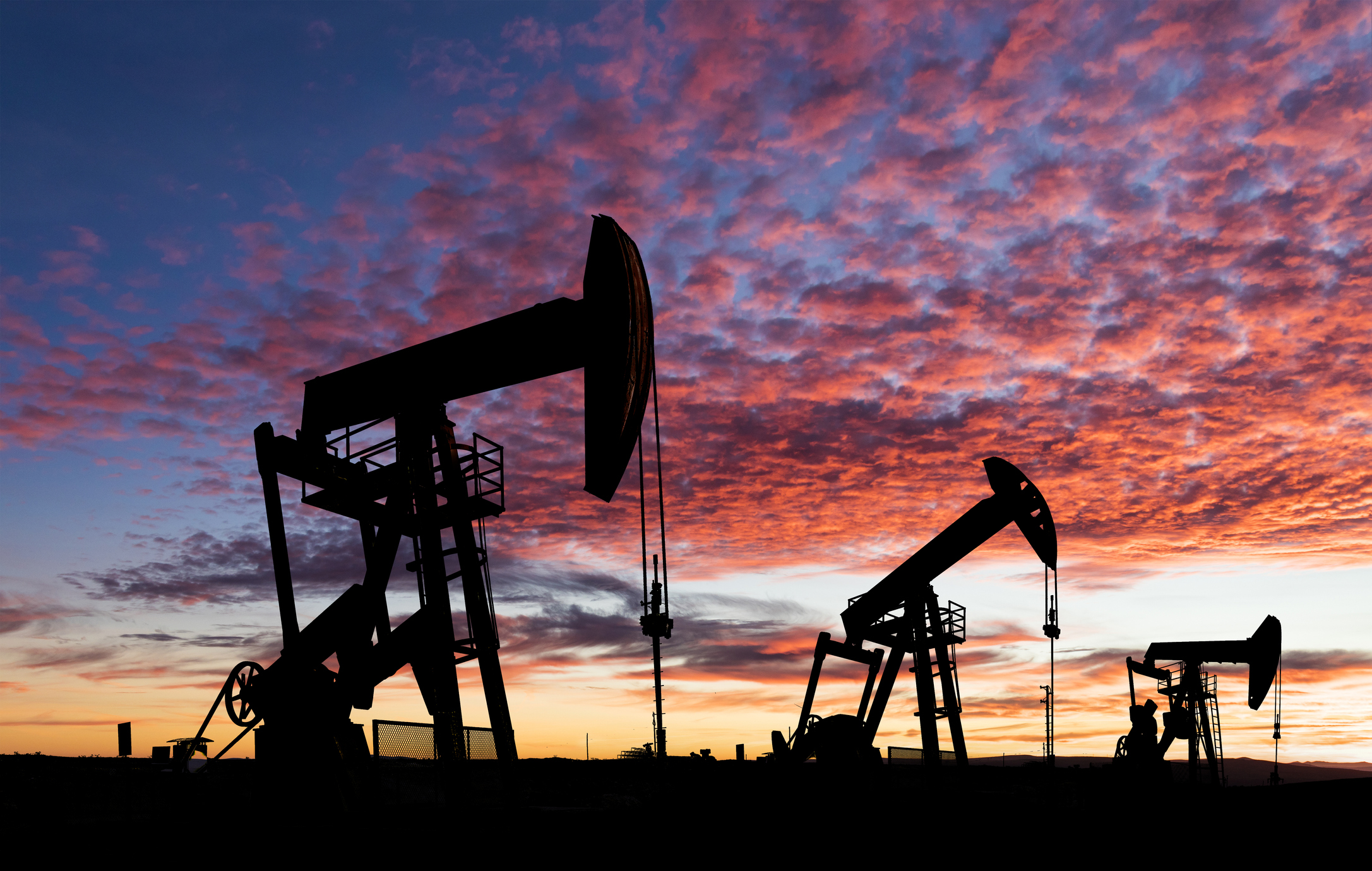 https://images.financialmodelingprep.com/news/3-top-oil-stocks-still-worth-buying-even-with-20251006.jpg