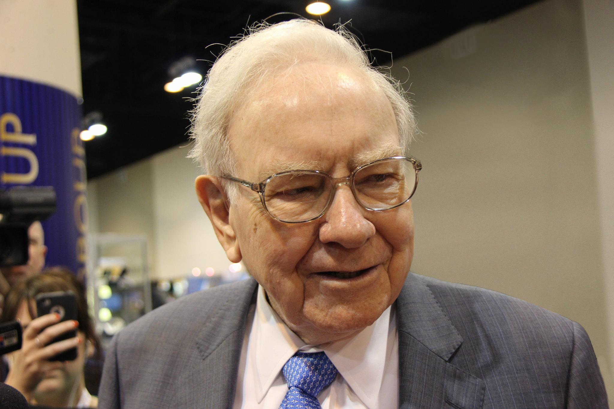 https://images.financialmodelingprep.com/news/335-of-warren-buffetts-304-billion-portfolio-is-invested-20251005.jpg