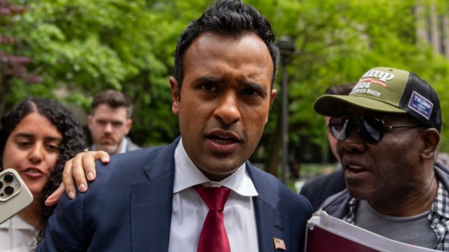4 totally unverified theories about Vivek Ramaswamy and BuzzFeed