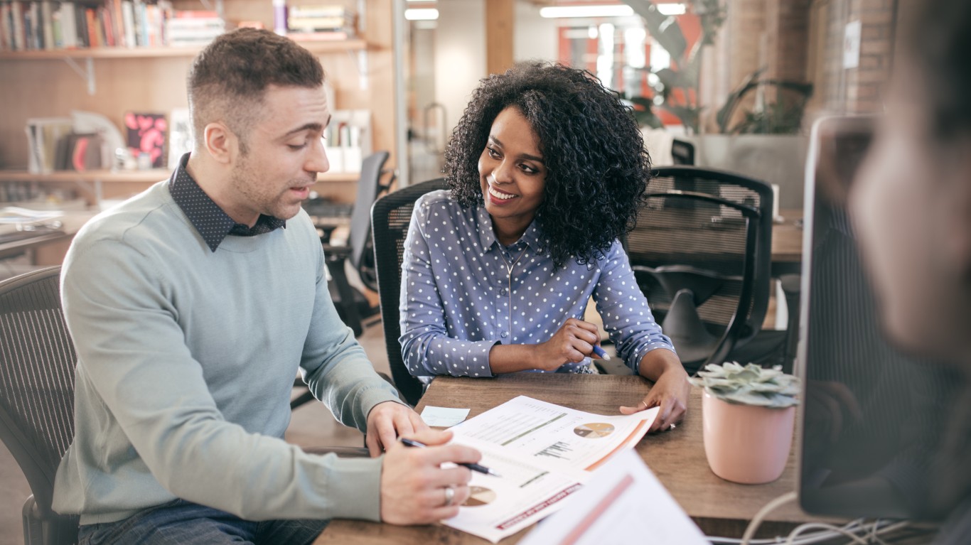 A 4.26% I Bond or a 5.56% Dividend Stock? Here’s What Retirees Should Know