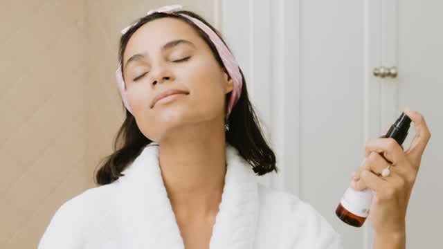 A Big Beauty Company Wants to Sell Value This Season. Investors Are Selling the Stock.