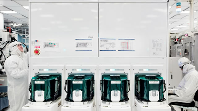 A Strong Quarter Does Not Make IBM Stock A Strong Buy