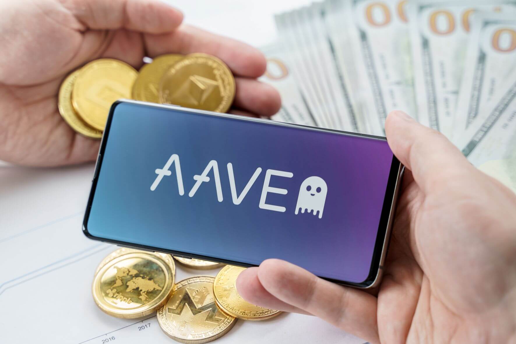 Aave V4 Explained: How Hubs, Spokes, and Credit Lines Redefine DeFi Liquidity Management