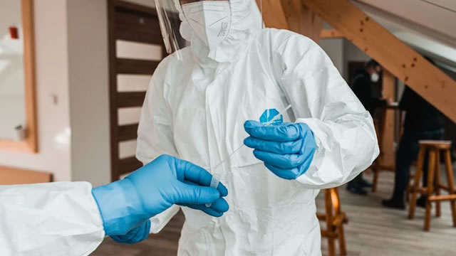 Abbott Laboratories Raises Its Outlook on Strong Medical Device Sales