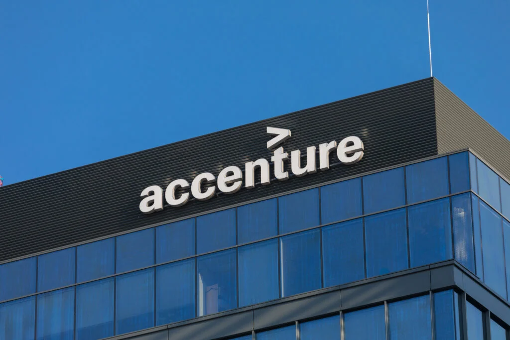 https://images.financialmodelingprep.com/news/accenture-posts-solid-growth-can-restructuring-and-ai-push-20250926.jpeg
