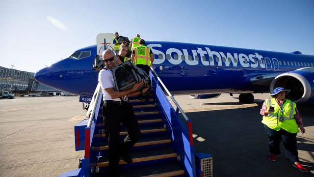 Activist Elliott will launch proxy fight at Southwest Airlines, to nominate as many as 10 directors