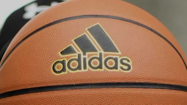 Foto von Adidas shareholders approve chair Thomas Rabe's reelection
