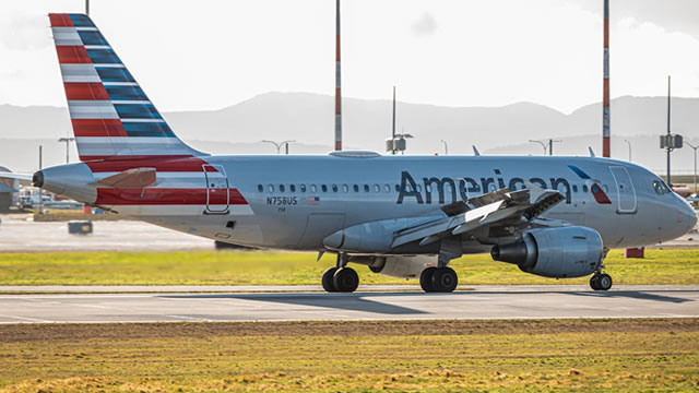 After seven years, first US-Venezuela flight lands in Caracas