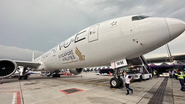 After Singapore Airlines turbulence accident, flight crews urge buckling up