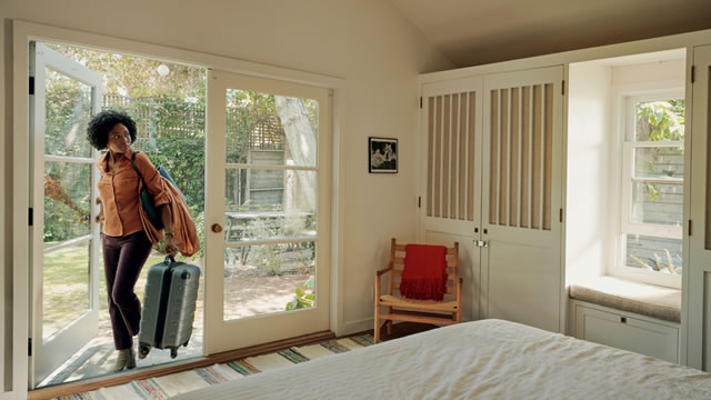Airbnb Boosts Forecast on Strong Demand Across Regions
