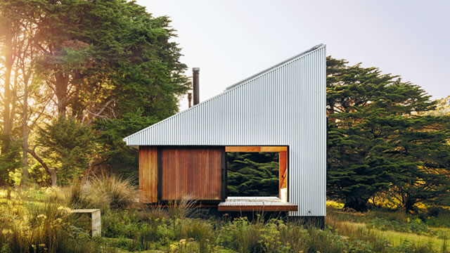 Airbnb shares drop 14% on earnings miss as company warns of slowing U.S. demand