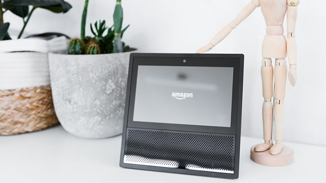 Amazon Keeps Holiday Hiring Flat Amid Spending Uncertainty