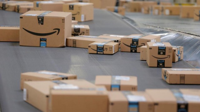 Amazon shutting down warehouse near Seattle, will offer new roles to employees