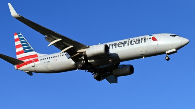 American Airlines drops its upbeat profit guidance, and stock drops 8%