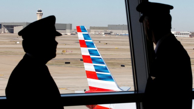 American Airlines must face pilots' lawsuit over paid military leave