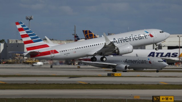 American Airlines offers flight attendants immediate 17% wage hikes amid contract talks