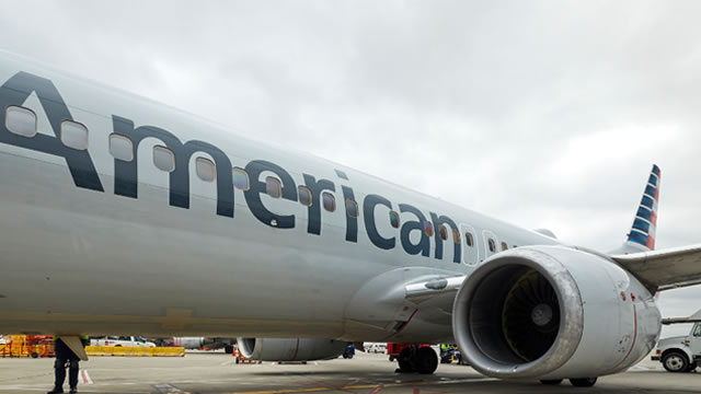 American Airlines reports lower profits but wins on IT outage