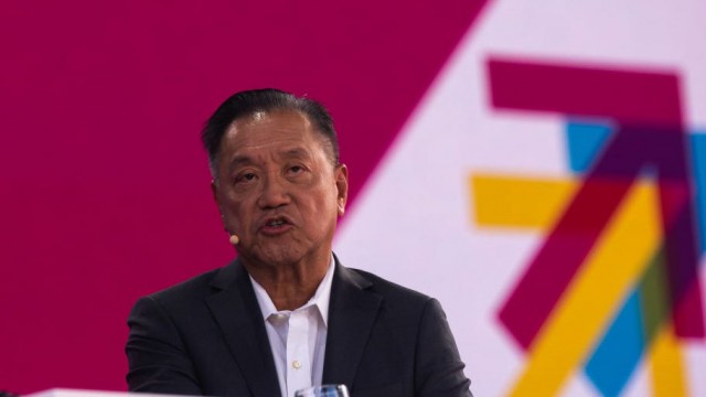 America's highest-earning CEO was awarded a staggering $162 million last year — but there's a catch