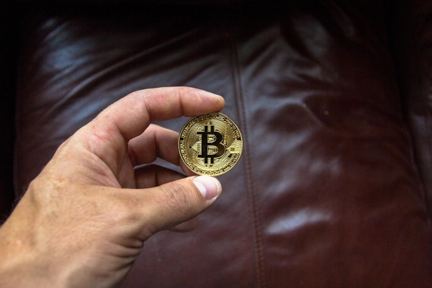 Analyst Says Bitcoin Is Going To $170,000: Here's When To Buy And When To Sell