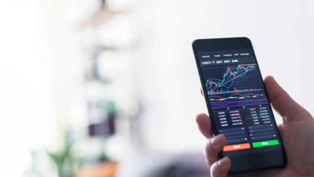 Analyst Sees Apple App Store Revenue Up Double Digits So Far This Quarter. Is the Stock Poised to Rally?