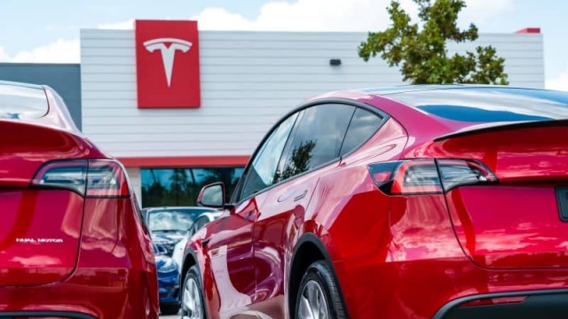 Analysts revise Tesla stock price target
