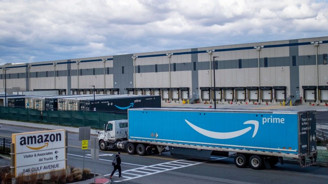 Appeals Court Throws Out Order Barring Amazon From Firing Pro-Union Employees