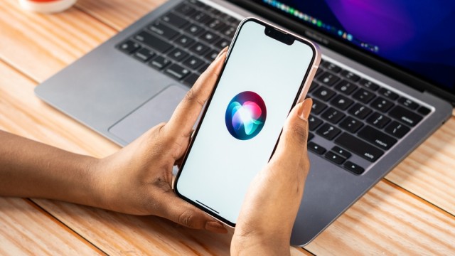 Apple AI strategy not likely to lead to major upgrade cycle, says UBS