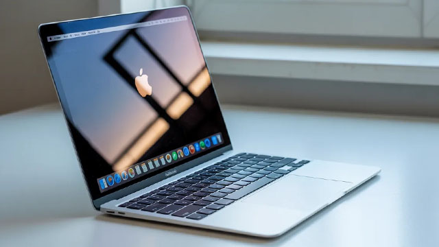 Apple at 50: The iPhone maker 'blew a 5-year lead' on AI, but former insiders say it can still win