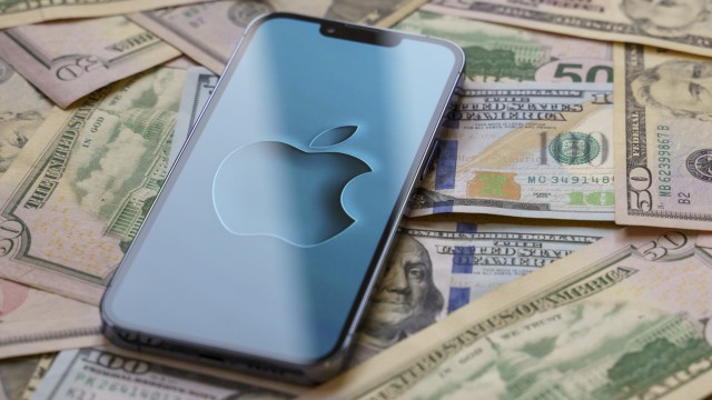 Apple: How It Shorts Fiat Money And Why It Benefits Me