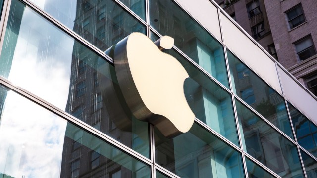Apple jumps over 5% to hit record high after AI push announced at WWDC