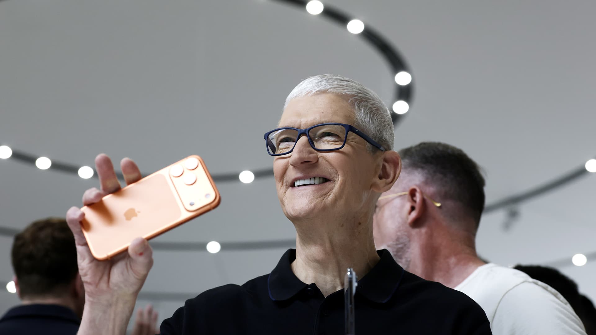 Apple nears deal to acquire talent and technology from computer vision startup Prompt AI