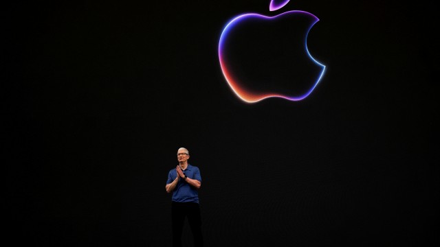 Apple overtakes Microsoft to return as world's most valuable company