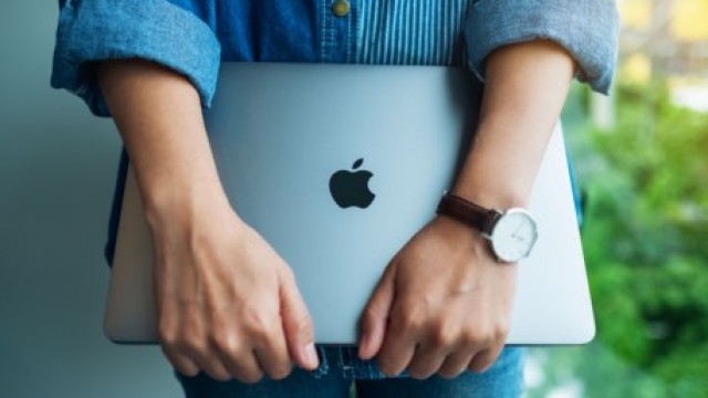 Apple to Debut Passwords App in Challenge to FinTechs