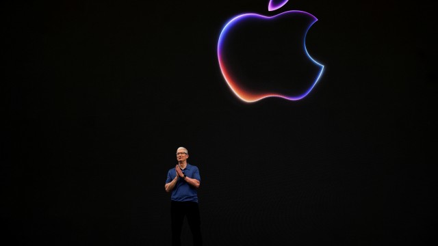 Apple to use its own server chips for AI features