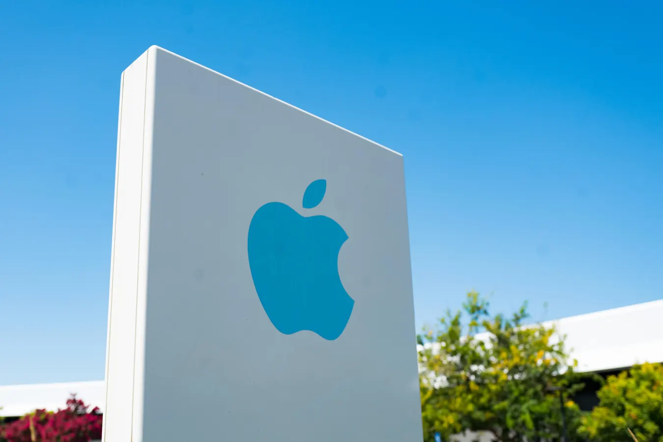 Apple's $850 Billion Shareholder Bonanza