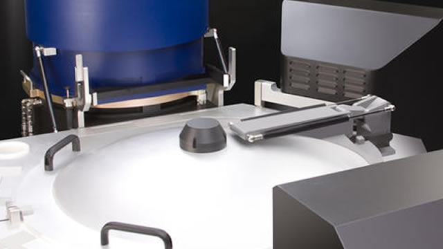 Applied Materials (AMAT) Advances While Market Declines: Some Information for Investors