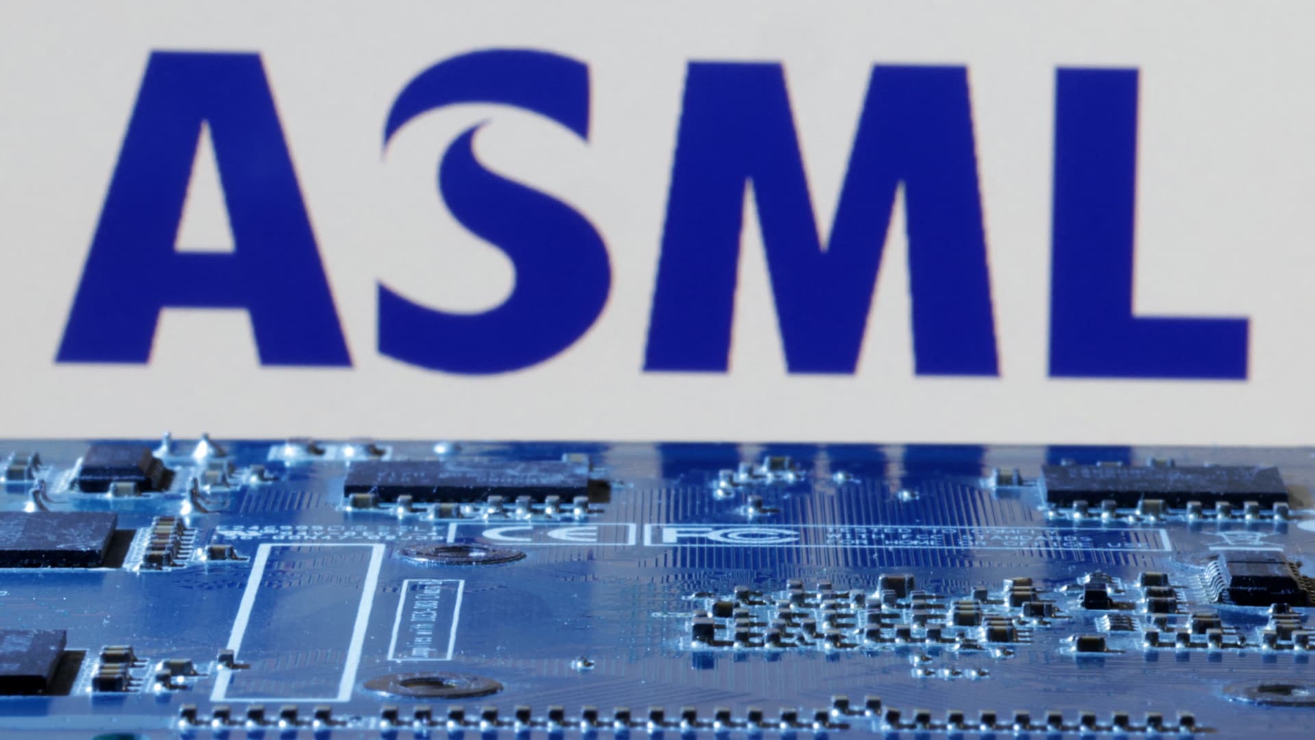 ASML looks to calm fears over 2026 growth as it warns of China sales decline