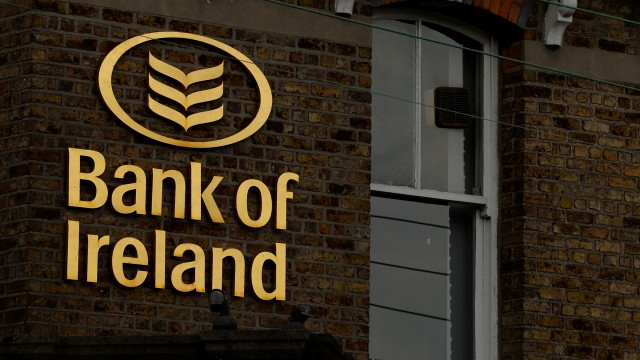 Foto von Bank of Ireland ends AA partership, narrows UK Post Office offering