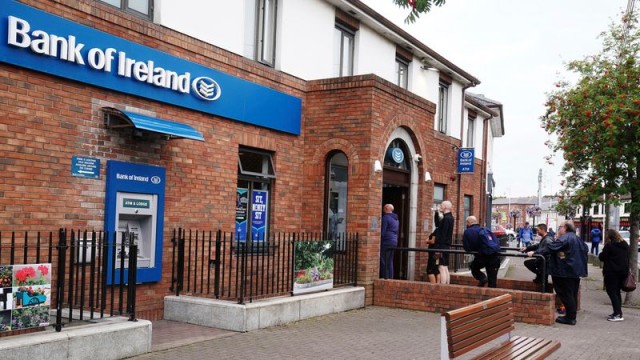 Foto von Bank of Ireland glitch allowed customers to withdraw money they didn't have