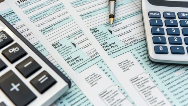 https://images.financialmodelingprep.com/news/bbn-vs-nbb-comparing-taxable-cefs-from-different-managers-20221209.jpg